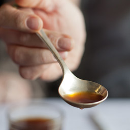 toddy cold brew cupping kit being tested by a user